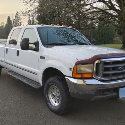 1999 Ford F350 diesel, automatic transmission, 7.3L engine, 8 cylinders, with 348K miles. Runs good.
