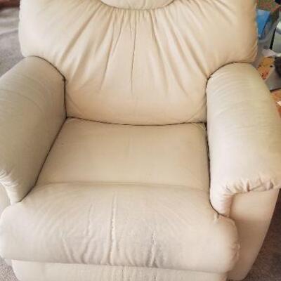 Very nice leather like recliner, very good condition