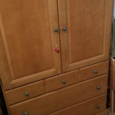 Chest of drawers, all drawers open easily, very good condition
