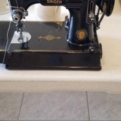 Vintage Singer sewing machine in working condition