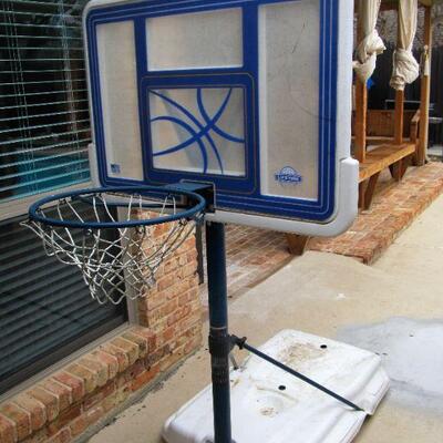 Poolside basketball goal - lots of fun!