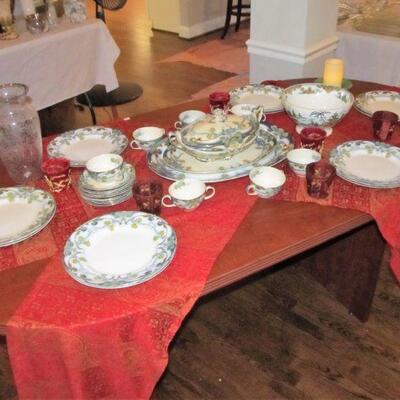 1907 Royal Staffordshire Pottery 34pc set.
