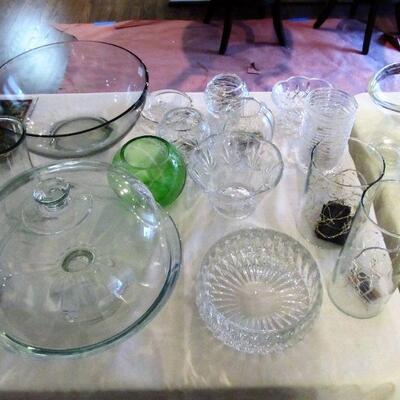 Lot's beautiful glassware!