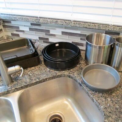 Nice Cookware & Bakeware!