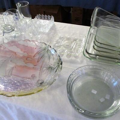 Lot's of glassware including Pyrex & Anchor Hocking