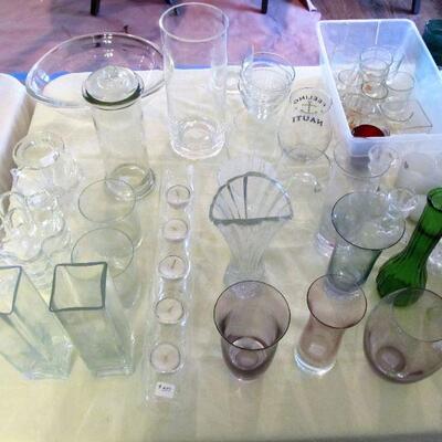 Lot's beautiful glassware!