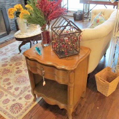 Vintage French provincial end table