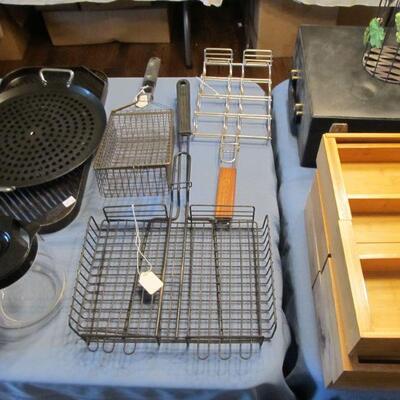 Several BBQ accessories 