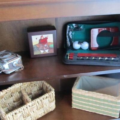 Antique Camera & portable golf kit
