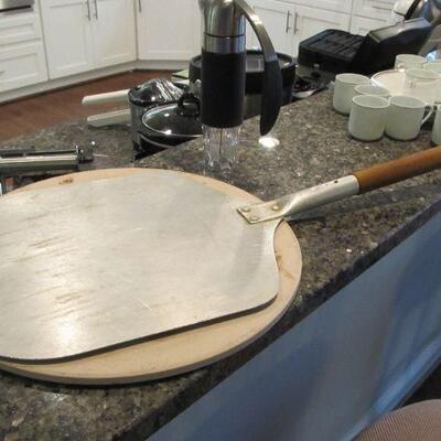 Pampered Chef Pizza Stone & Pizza Spatula