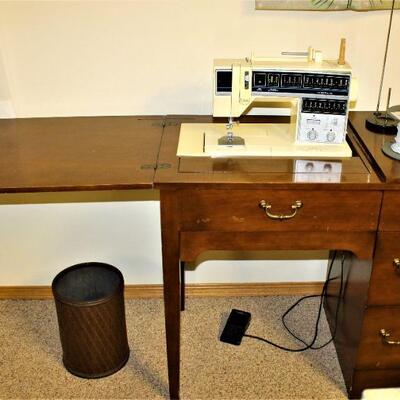 Singer sewing machine model 6268 complete with cabinet.