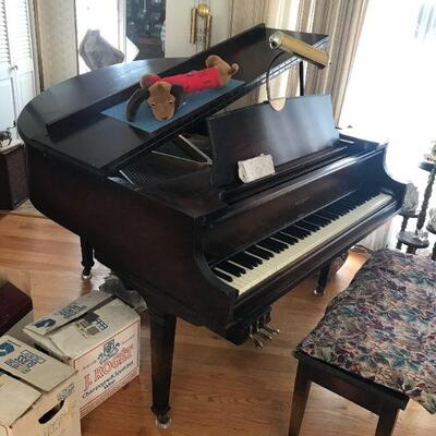 WW KIMBALL WHITNEY BABY GRAND PIANO - TUNED REGULARLY -  ALL OFFERS CONSIDERED