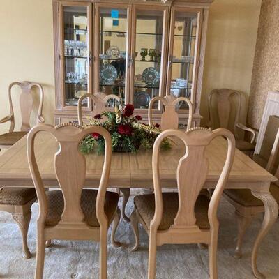 Dining table with 2 arm chairs, 6 chairs & 2 leaves. Hutch with Wedgwood