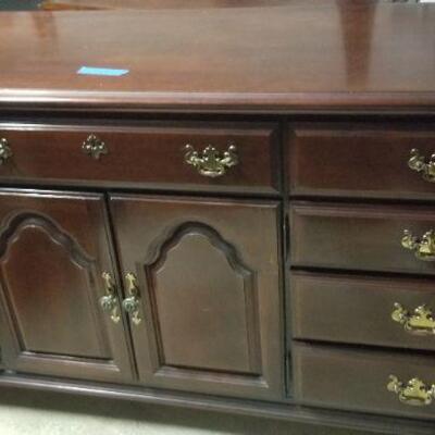 Another bedroom set, this is the triple dresser, there is a matching mirror