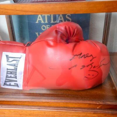 Sugar Ray Leonard Autographed Boxing Glove 