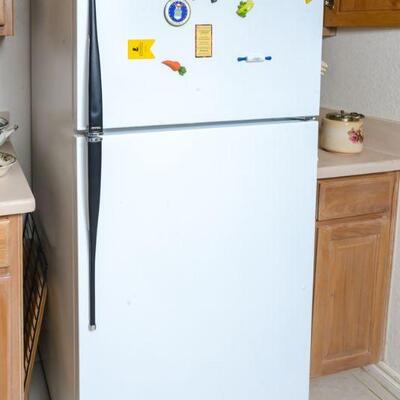HotPoint Refrigerator without an icemaker 