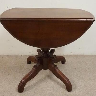 1025	VICTORIAN WALNUT DROP LEAF OCCASIONAL TABLE, 36 IN OPEN, 17 1/4 IN X 29 IN HIGH
