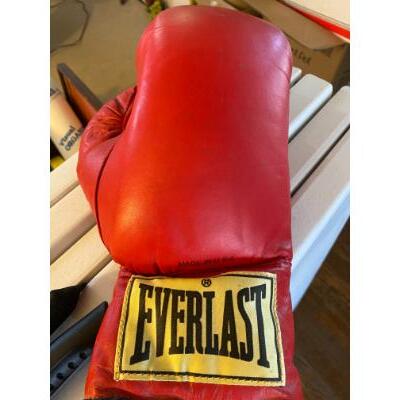 Ali authenticated boxing glove 