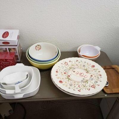 2120	

Bowls And Plates
Brands Include Pyrex And Hall's