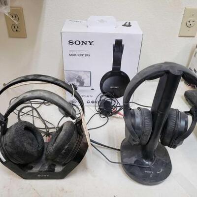 2050	

3 Sony Wireless TV Headphones
1 New In Box