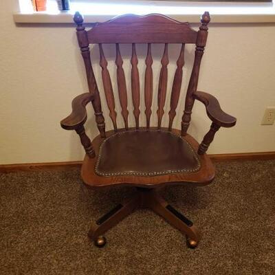 1308	

Wooden Desk Chair
Measires Approx: 26