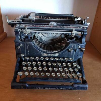 1304	

Vintage Underwood Typewriter
Model No. 5