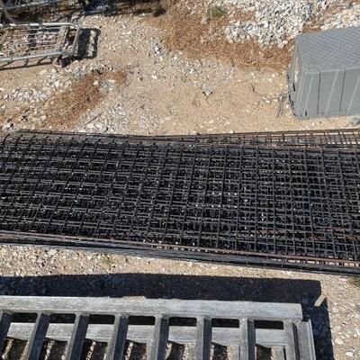 3276	

10 Metal Grid Panels
Measures approximately 7â€™ x 2â€™