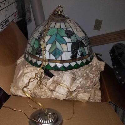 2710	

Stained Glass Lamp
Measures Approx: 15