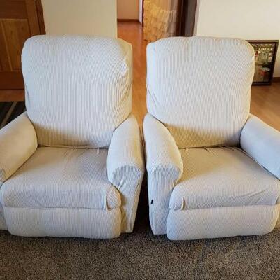 1118	

2 Recliners
Both Measure Approx: 34