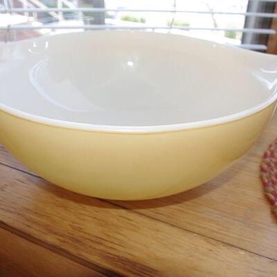 Silent Auction Piece - 444 4Qt Cinderella  (Possible one of a kind - color is an unknown color for this size and style of bowl)