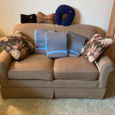 Another love seat like new