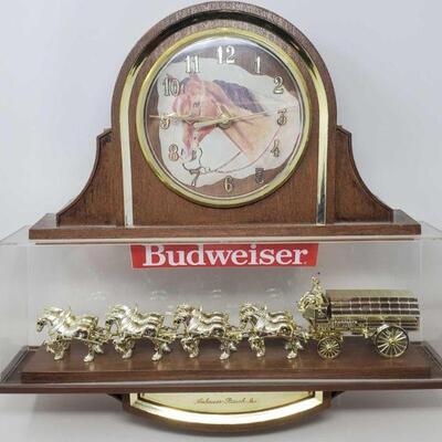 1018	

Budweiser World Champion Clydesdale Team Bar Clock
Measures approx 15.5