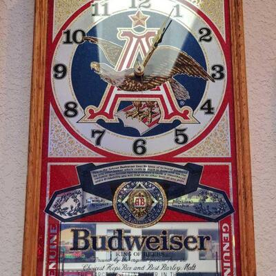 1068	

Budweiser Bar Mirror Clock
Measures approx 21