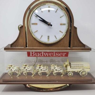 018	

Budweiser World Champion Clydesdale Team Bar Clock
Measures approx 15.5