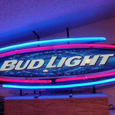 1008	

Neon Bud Light Sign
Measures approx 36