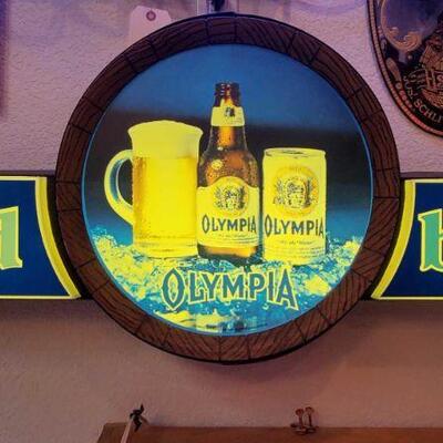 1046	

Olympia Cold Beer Light Up Bar Sign
Measures approx 17