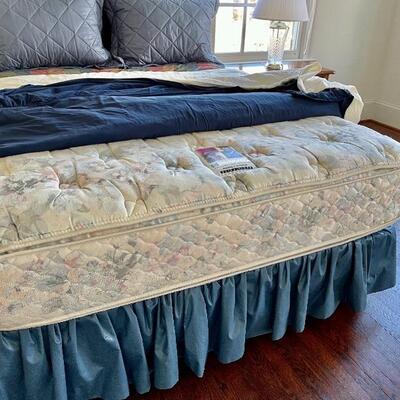 Drexel Heritage full size bed $500 includes All Bedding. 