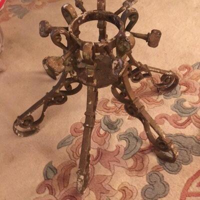 CT7014	https://www.ebay.com/itm/114745381557	CT7014 Victorian Metal Christmas Tree Stand Local Pickup	Auction
