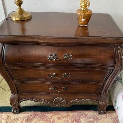 https://www.ebay.com/itm/114745647148	CT7038 3 Drawer Nightstand French Local Pickup	Auction
