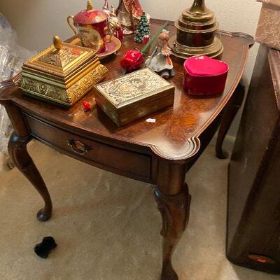 https://www.ebay.com/itm/114745640615	CT7032 Antique Wood End Table #2 Local Pickup	Auction
