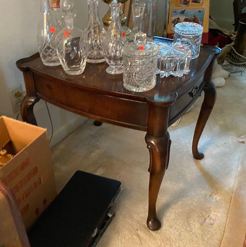 https://www.ebay.com/itm/114745639115	CT7031 Antique Wood End Table #1 Local Pickup	Auction

