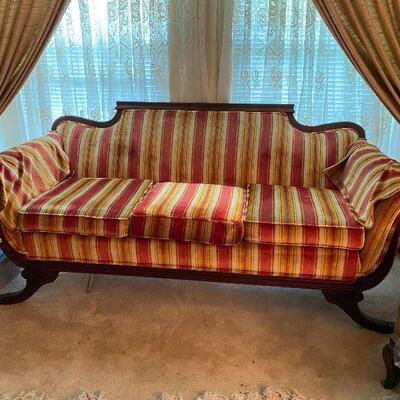 https://www.ebay.com/itm/124658589697	CT7035 Antique and Clothe Settee Sofa Local Pickup	Auction
