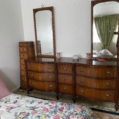 https://www.ebay.com/itm/114745383267	CT7018 Mid Century Modern Dresser with Mirrors      Local Pickup	Auction
