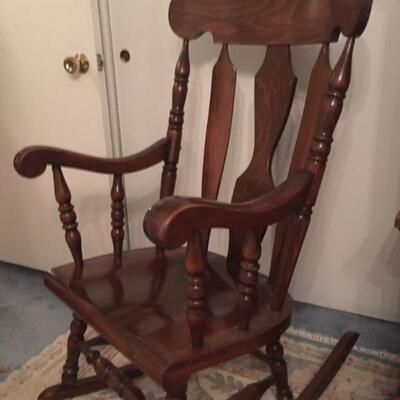 https://www.ebay.com/itm/114745578389	CT7004 Antique Wooden Rocking Chair Local Pickup	Auction
