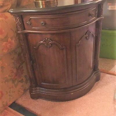 https://www.ebay.com/itm/114745621174	CT7013 Small Wood Corner Cabinet Local Pickup	Auction
