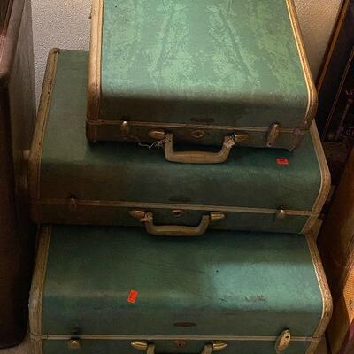 https://www.ebay.com/itm/114745659078	CT7050  Teal and Cream Mid Century Luggage Set 3 Local Pickup	Auction
