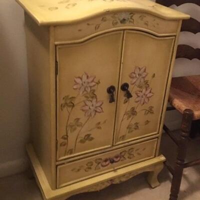 https://www.ebay.com/itm/124658555313	CT7012 Small Linen Cabinet Local Pickup	Auction
