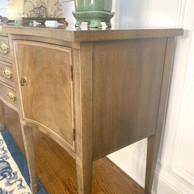 Vintage Henredon sideboard measures 72