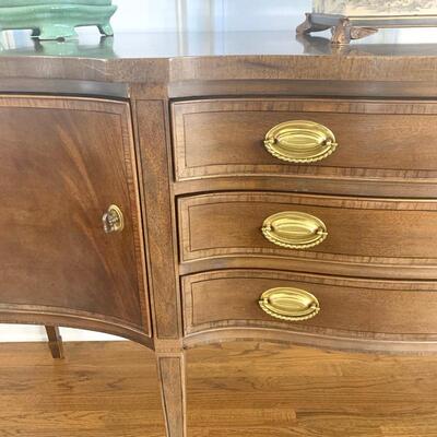 Vintage Henredon sideboard measures 72