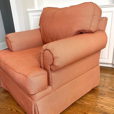 Henredon plush red/orange arm chair measures 40" x 38" 36"